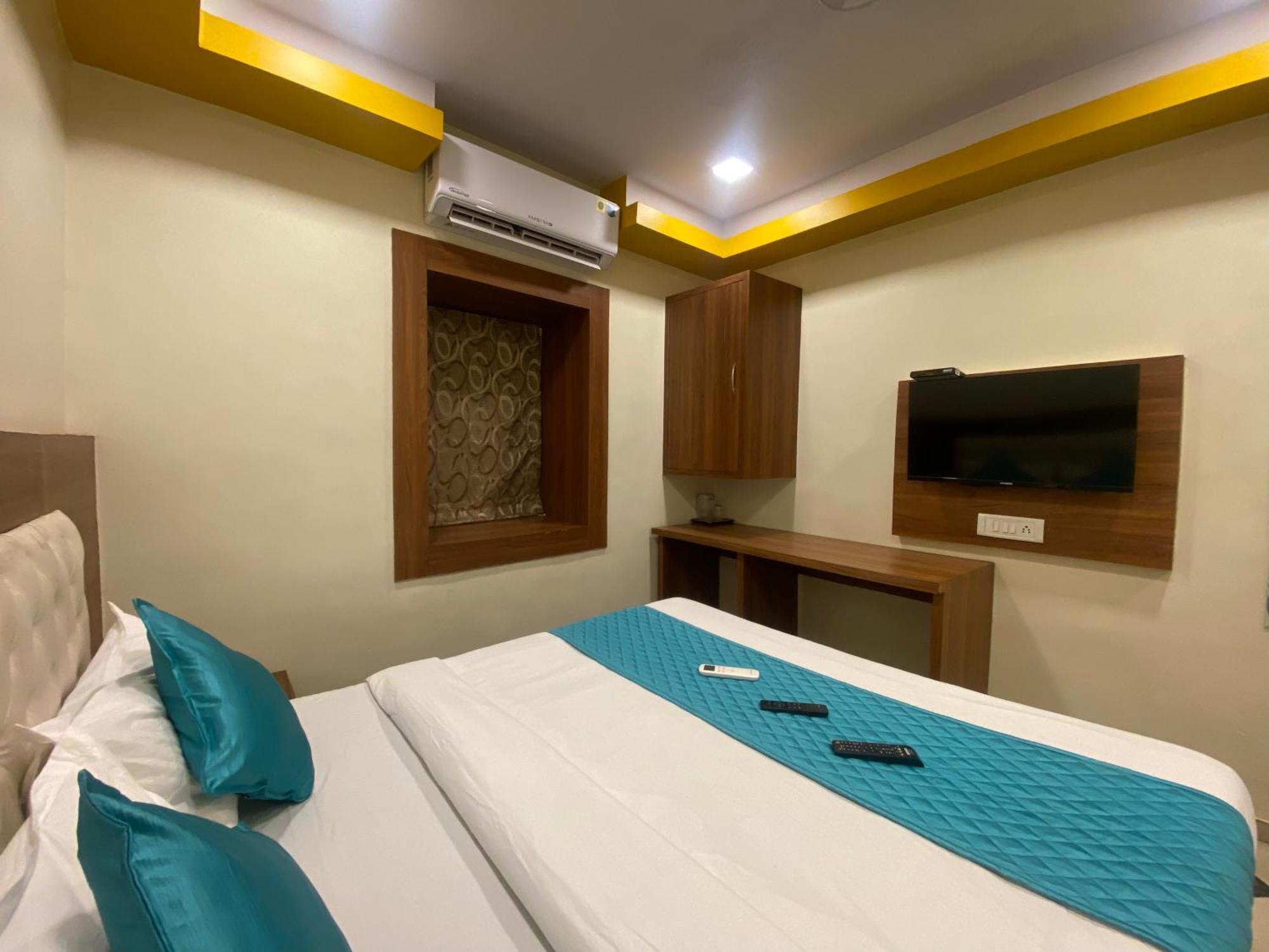 Hotel Jodiya - Near Cst Мумбай Екстериор снимка