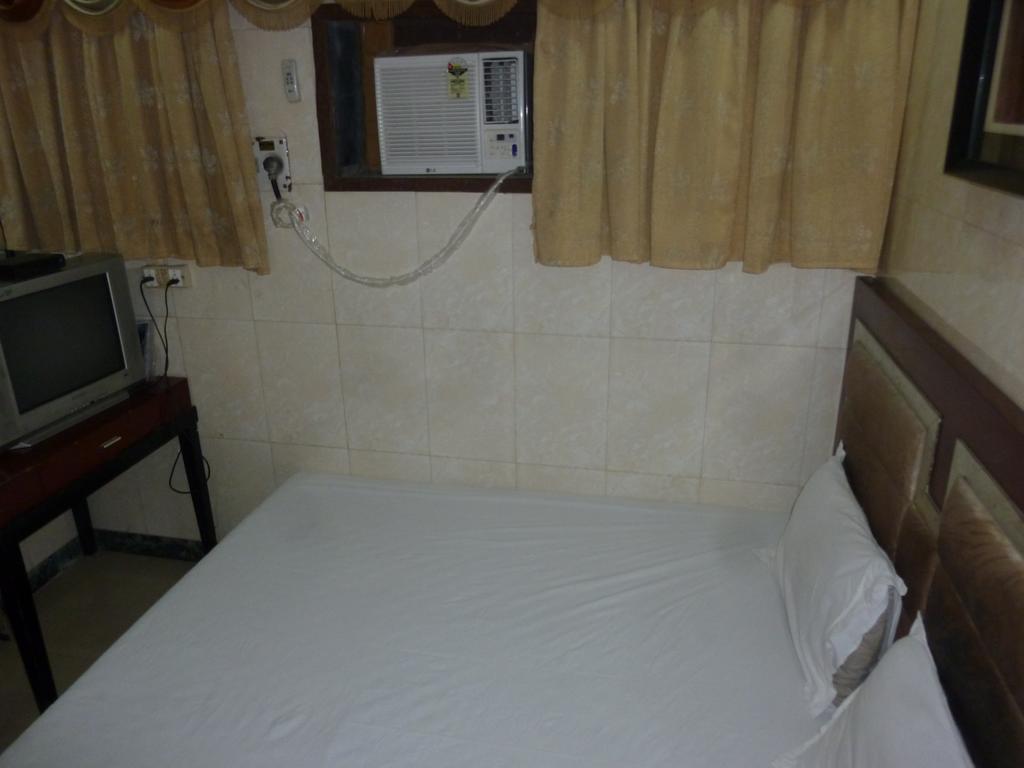 Hotel Jodiya - Near Cst Мумбай Екстериор снимка