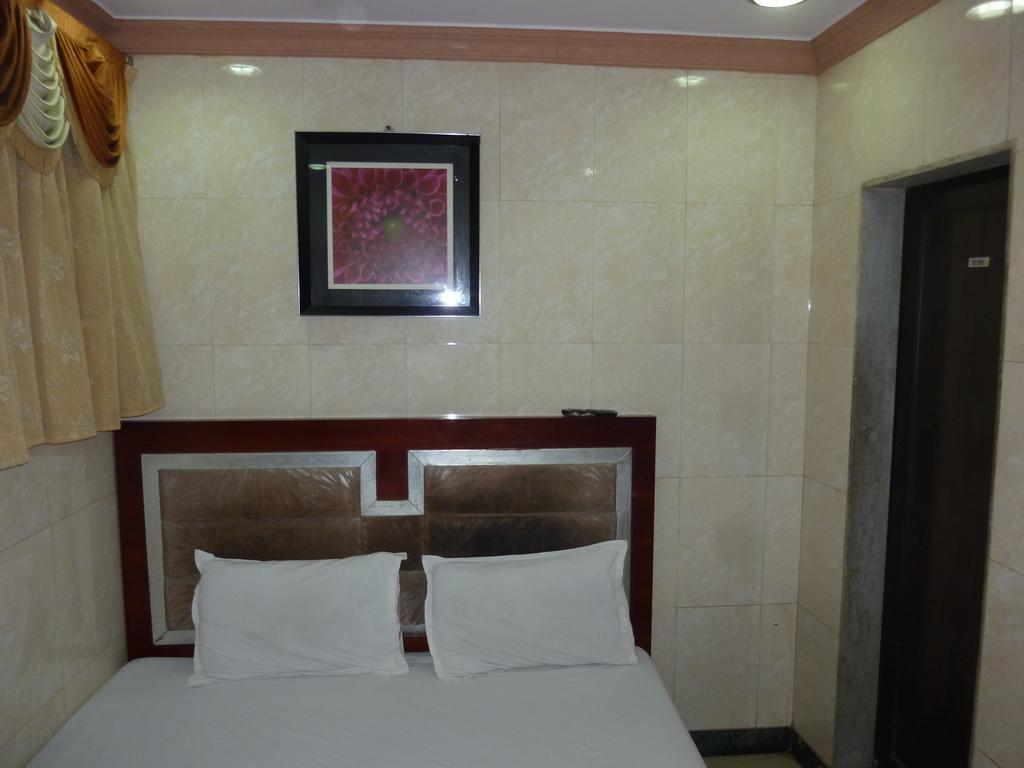 Hotel Jodiya - Near Cst Мумбай Екстериор снимка