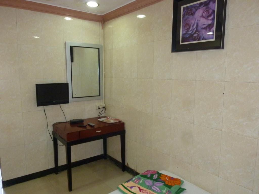 Hotel Jodiya - Near Cst Мумбай Екстериор снимка